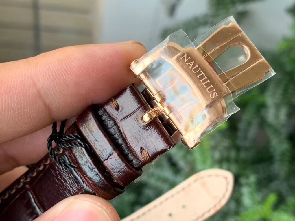 全新修正的不锈钢表带,铰链部分根据真正的百达翡丽鹦鹉螺不锈钢表带